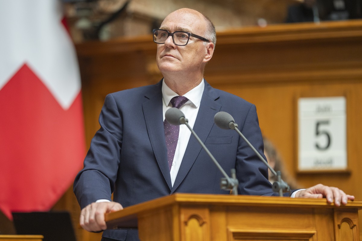 Bundesrat Martin Pfister spricht das erste Mal als Bundesrat zur Grossen Kammer, an der Sommersession der Eidgenoessischen Raete, am Donnerstag, 5. Juni 2025 im Nationalrat in Bern. (KEYSTONE/Til Buer ...