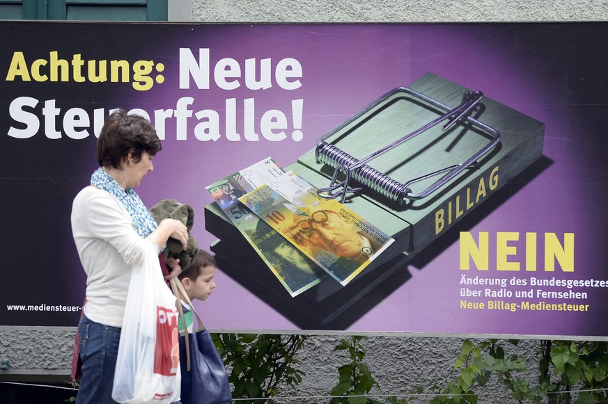 Wer bezahlt die vielen Plakate?