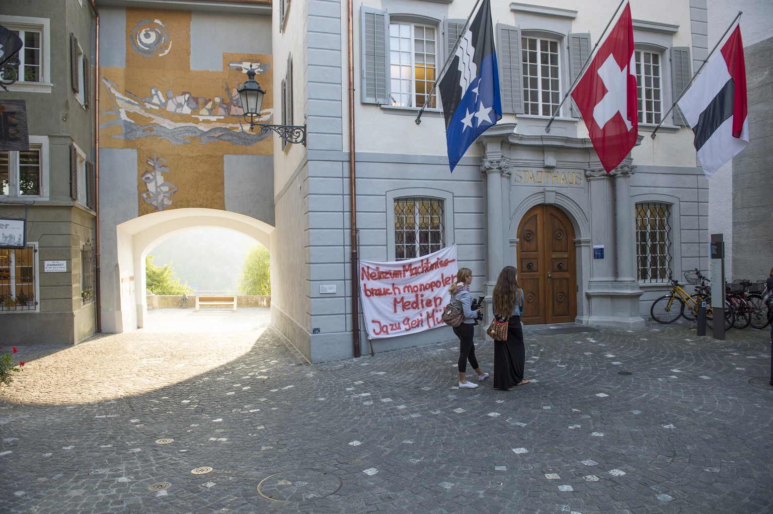 Ein Pro-Müller-Transprant vor dem Badener Stadthaus (08.09.2014).