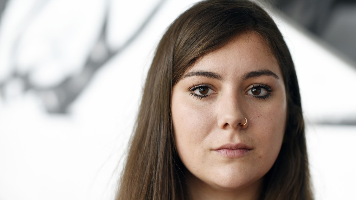 Samira Marti, Kandidatin als neue JUSO-Praesidentin, vor der Delegiertenversammlung der JUSO in Zuerich am Samstag, 18. Juni 2016. Am 18. Juni tritt Fabian Molina als JUSO-Praesident zurueck. Samira M ...