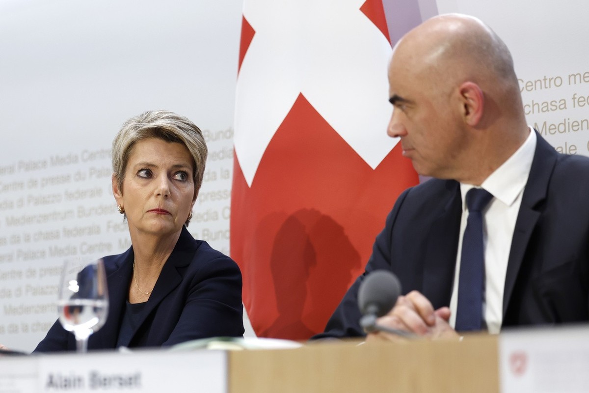 Swiss Finance Minister Karin Keller-Sutter, left, and Swiss Federal President Alain Berset discuss during a press conference, on Sunday, 19 March 2023 in Bern. Switzerland's largest bank UBS agre ...
