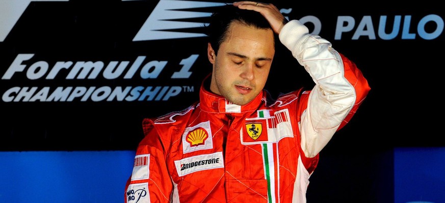 02.11.2008: In der Ferrari-Box feiern sie schon Massas Titel – doch Hamilton crasht die Party und wird jüngster Champ aller Zeiten 