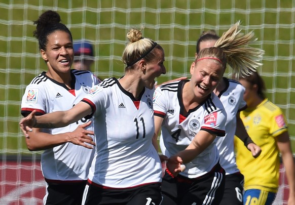 epa04811611 Germany&#039;s Anja Mittag celebrates with Celia Sasic (L) and Leonie Maier (R) after scoring a goal during the FIFA Women&#039;s World Cup 2015 Round of 16 soccer match between Germany an ...