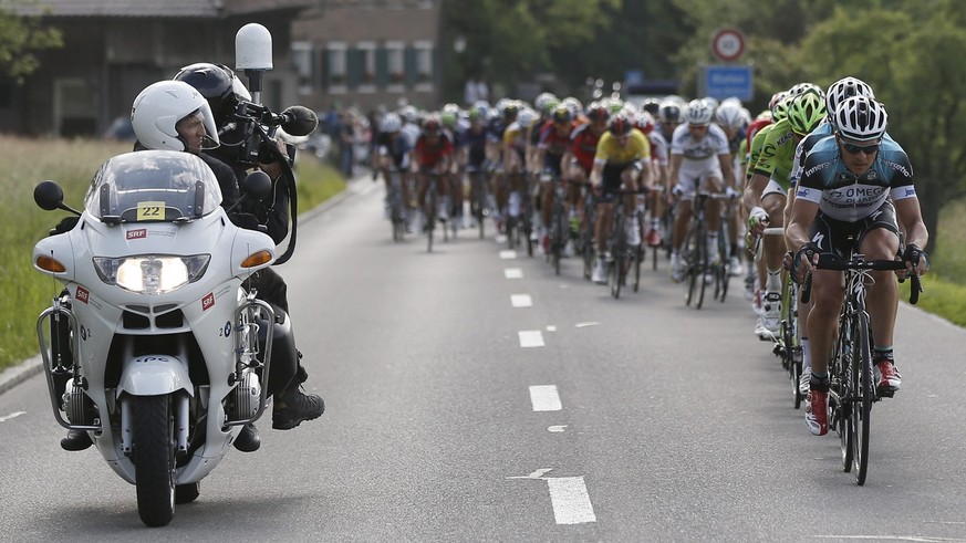 A SRF camera team films the pack of riders near Malters LU during the fourth stage of the Tour de Suisse cycling race over 174.4 km from Innertkirchen to Buochs, Switzerland, Tuesday, June 11, 2013. ( ...