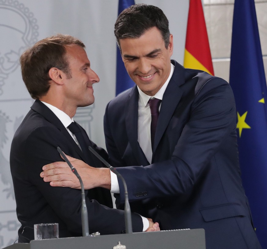 epa06912529 Spanish Prime Minister Pedro Sanchez (R) and French President Emmanuel Macron (L) offer a joint press conference after their meeting held at La Moncloa Palace, in Madrid, Spain, 26 July 20 ...