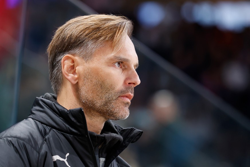 Head Coach Thierry Paterlini (SCL Tigers) im Spiel der Eishockey National League zwischen den ZSC Lions und den SCL Tigers vom Freitag, 27. September 2024 in der Swiss Life Arena in Zuerich. (Keystone ...