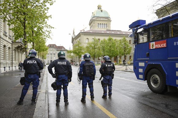 Rund 45 Personen nahm die Polizei am Ostermontag fest.