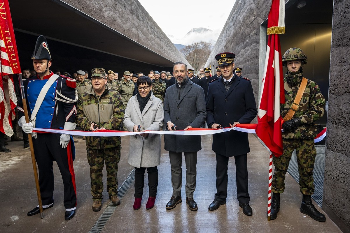 Jacques Ruedin, Brigadier, remplacant chef de l'Etat major de l'Armee, Muriel Favre-Torelloz, Presidente du Grand Conseil valaisan, Frederic Favre, Conseiller d'Etat valaisan, Christian ...