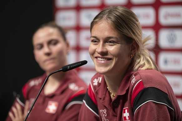 Switzerland&#039;s Nadine Riesen, right, speaks beside Switzerland&#039;s Smilla Vallotto, left, during a press conference of the Swiss women&#039;s national soccer team in Thun, Switzerland, Tuesday, ...