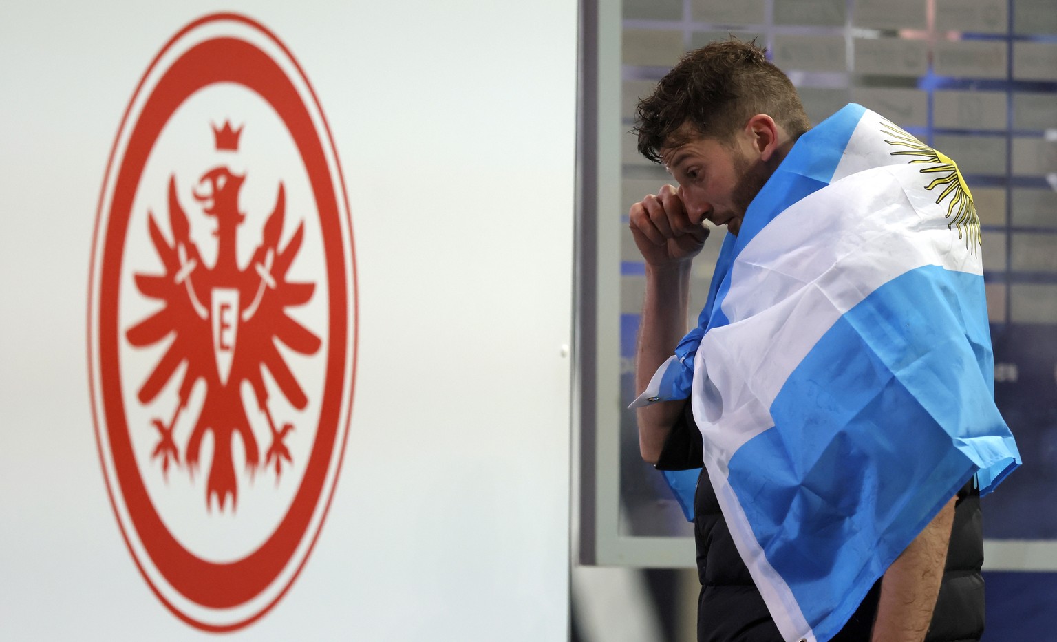 epa08944599 Frankfurt&#039;s David Abraham reacts after the German Bundesliga soccer match between Eintracht Frankfurt and FC Schalke 04 in Frankfurt, Germany, 17 January 2021. EPA/RONALD WITTEK / POO ...