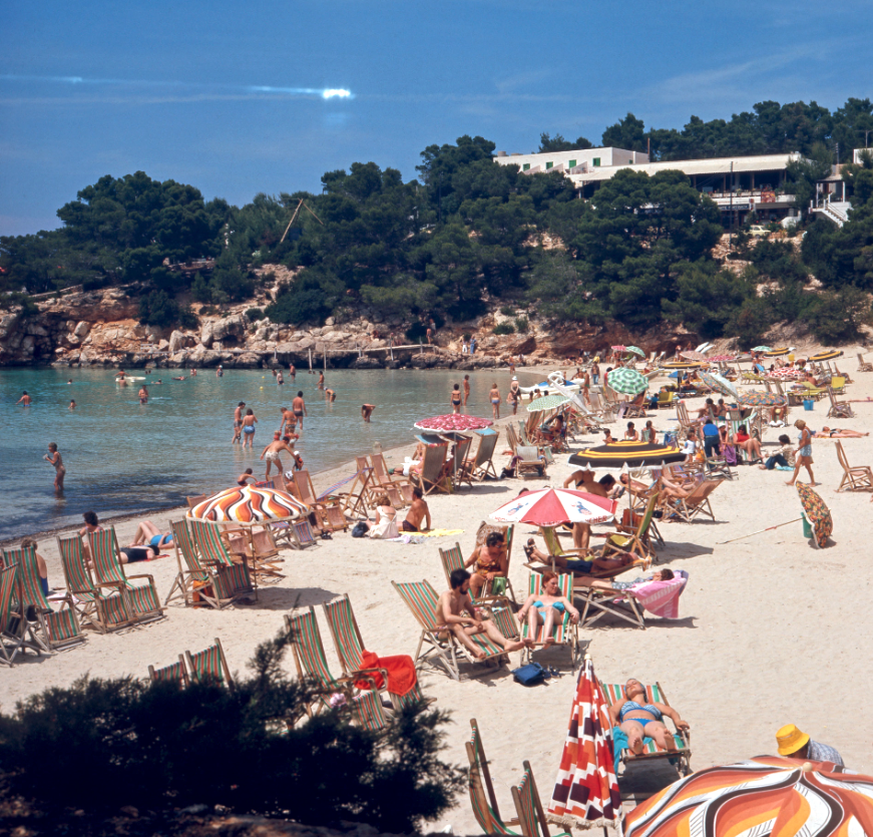 "Walter Rudolph – Ibiza 1976"

https://agonyecstasygallery.com/products/walter-rudolph-ibiza-1976