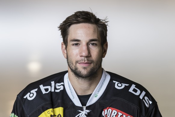 Portrait von Simon Moser, Spieler des SC Bern, am Dienstag, 14. August 2018 vor dem Training in Bern. (KEYSTONE/Alessandro della Valle)