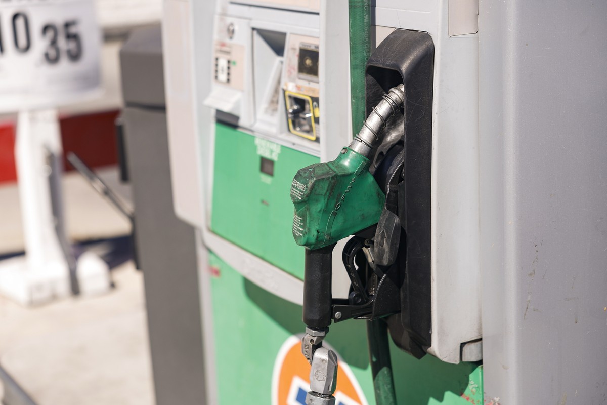 epa13213145 A diesel gas pump at the 76 gas station at the corner of Roscoe Boulevard and Woodman Avenue in Los Angeles, California, USA, 04 September 2026. Gasoline prices have reached an all-time hi ...