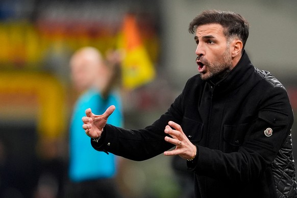 Como's head coach Cesc Fabregas directs his team during the Serie A soccer match against AC Milan, Wednesday, Feb., 18 2026, in Milan, Italy. (Fabio Ferrari/LaPresse via AP)
Milan v Como - Serie  ...