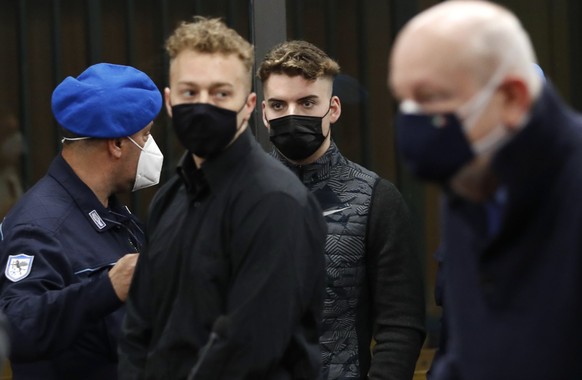 epa09180032 (FILE) - Defendants Gabriel Natale-Hjorth (C-R) and Finnegan Lee Elder (C-L), both from the United States, arrive for a hearing in the murder trial in Rome, Italy, 06 March 2021 (reissued  ...