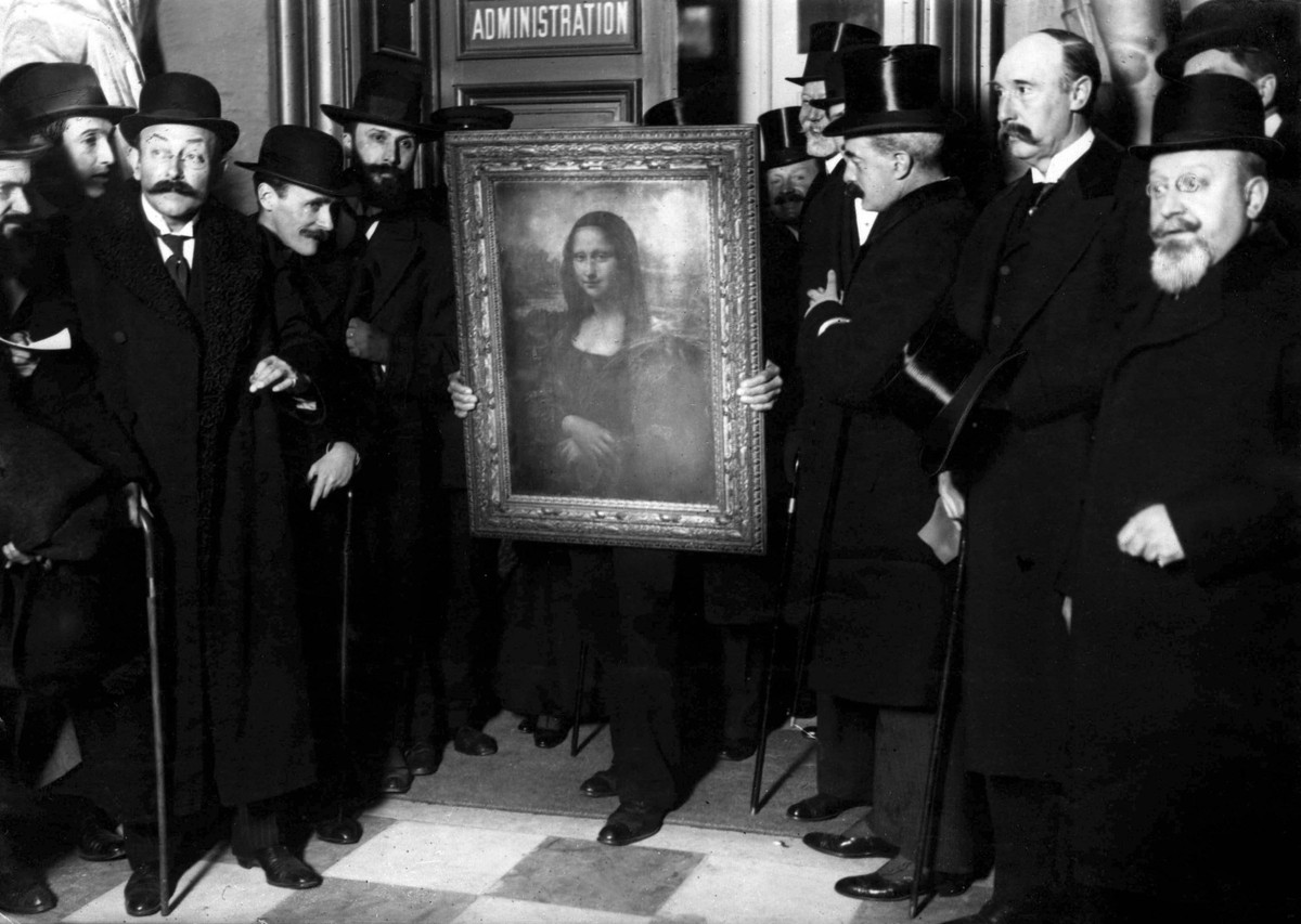 Le tableau de Leonard de Vinci La Joconde Mona Lisa est de retour au musee du Louvre a Paris en 1914 apres avoir ete vole en 1911 par Vincenzo Peruggia --- The painting by Leonardo da Vinci Mona Lisa  ...
