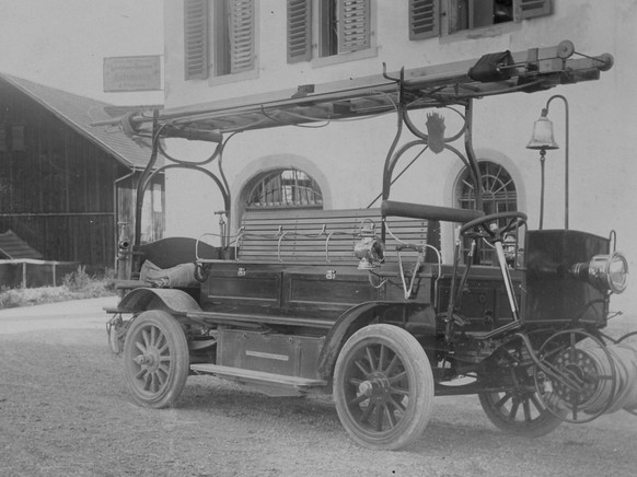 Elektrischer Feuerwehrwagen von Tribelhorn für die Feuerwehr Bern, um 1908.