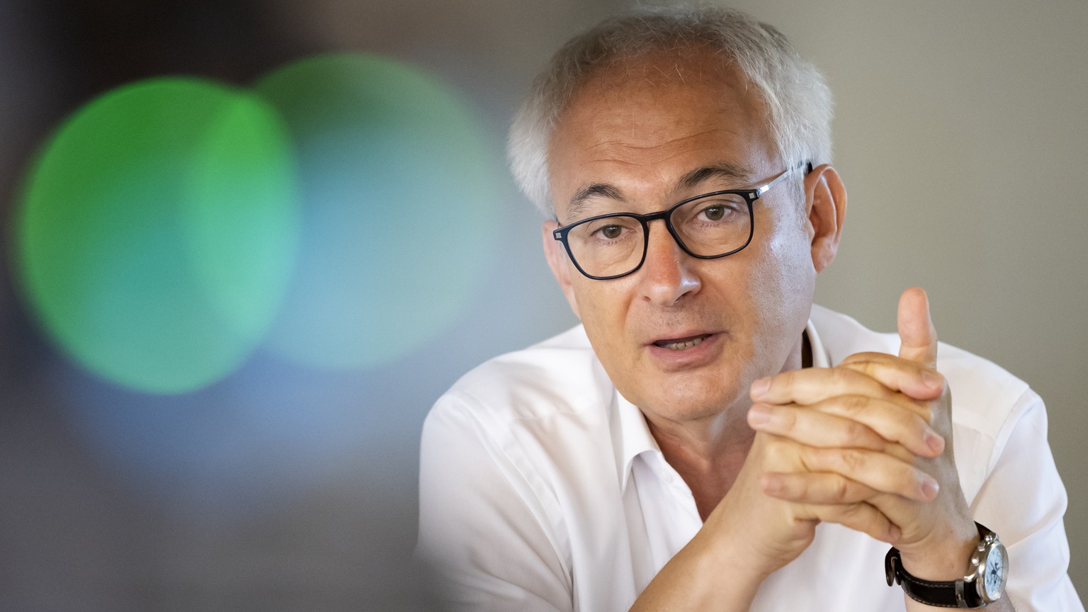 Staenderatskandidat Bernhard Pulver spricht waehrend einer Medienkonferenz der Gruenen Kanton Bern zu den National- und Staenderatswahlen 2023, am Montag, 21. August, 2023 im Restaurant &quot;las alps ...