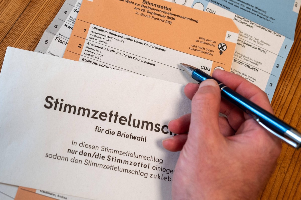 Briefwahlunterlagen mit Stimmzettel und Stimmzettelumschlag für die Briefwahl zur Berliner Abgeordnetenhauswahl am 20. September 2026. / Absentee voting materials, including a ballot and a ballot enve ...