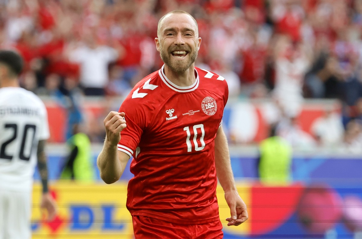 epaselect epa11415844 Christian Eriksen of Denmark celebrates scoring the 1-0 during the UEFA EURO 2024 Group C soccer match between Slovenia and Denmark, in Stuttgart, Germany, 16 June 2024. EPA/RONA ...