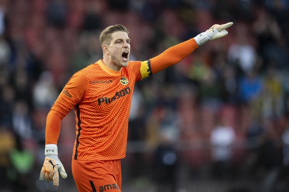 YB Torhueter David von Ballmoos reagiert im Fussball Meisterschaftsspiel der Super League zwischen dem FC Zuerich und den BSC Young Boys im Letzigrund, am Samstag, 16. April 2022 in Zuerich. (KEYSTONE ...