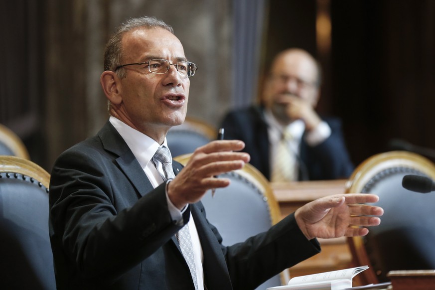 Hannes Germann, SVP-SH, spricht waehrend der Debatte um den Service-Public-Bericht, waehrend der Herbstsession der Eidgenoessischen Raete, am Montag, 26. September 2016, in Bern. (KEYSTONE/Peter Klaun ...