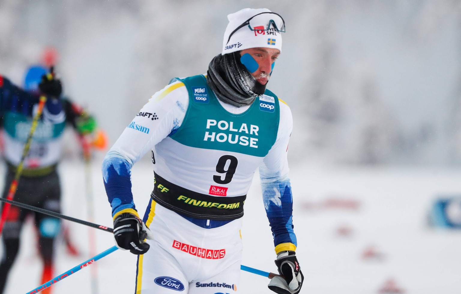 231126 Calle Halfvarsson of Sweden competes in the men s 20 km mass start free technique during the FIS Cross-Country World Cup on November 26, 2023 in Ruka. Photo: Kalle Parkkinen / BILDBYRAN / COP 2 ...