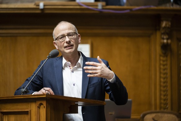 Michael Toengi, GP-LU, stellt eine Frage, an der Fruehjahrssession der Eidgenoessischen Raete, am Dienstag, 7. Maerz 2023 im Nationalrat in Bern. (KEYSTONE/Alessandro della Valle)