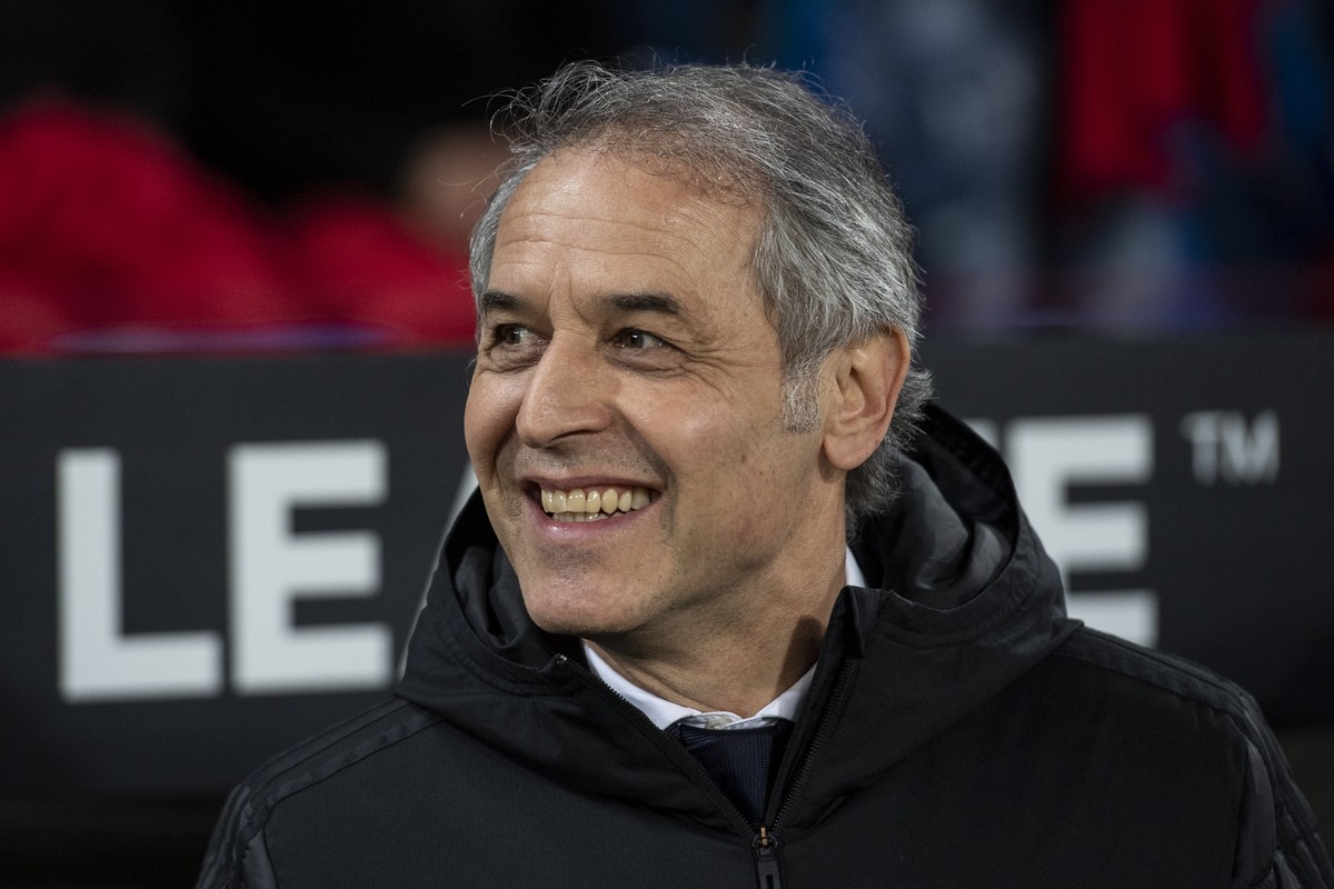 epa08066110 Basel's head coach Marcel Koller reacts during the UEFA Europa League group C soccer match between FC Basel 1893 and Trabzonspor AS at the St. Jakob-Park stadium in Basel, Switzerland ...