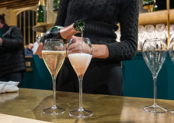 Pouring and tasting of sparkling wine champagne on winter weekend festival in December on Avenue de Champagne, Epernay, Champagne region, France Model Released Property Released xkwx alcohol anniversa ...