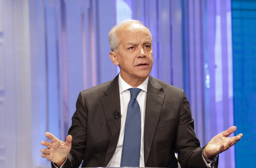 epa10269732 Italian Interior Minister Matteo Piantedosi attends the Raiuno Italian TV program &#039;Porta a porta&#039; conducted by Italian journalist Bruno Vespa, in Rome, Italy, 27 October 2022. EP ...