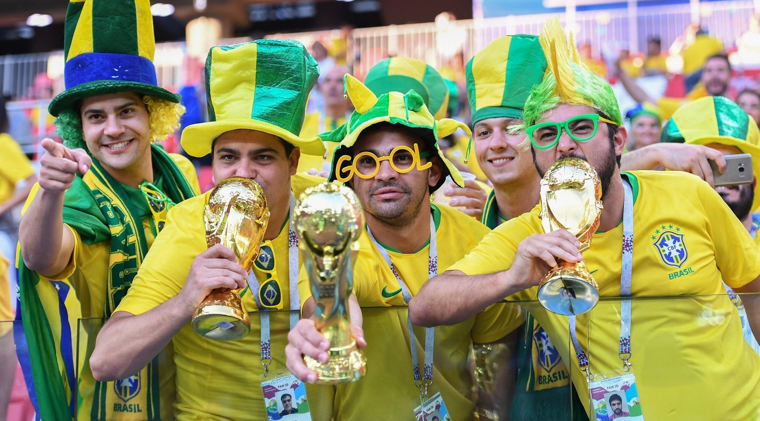 FUSSBALL WM 2018 Vorrunde Gruppe E ------- Serbien - Brasilien 27.06.2018 Brasilianische Fans *** FIFA World Cup 2018 Preliminary Group E Serbia Brazil 27 06 2018 Brazilian fans PUBLICATIONxNOTxINxAUT ...