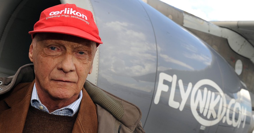 ARCHIVBILD - Fluglinienbetreiber und Pilot Niki Lauda am Sonntag, 18. April 2010, nach der Landung des Testflugs mit einem A320 am Salzburger Flughafen. Die Fluglinie Niki folgt ihrer Mutter Air Berli ...