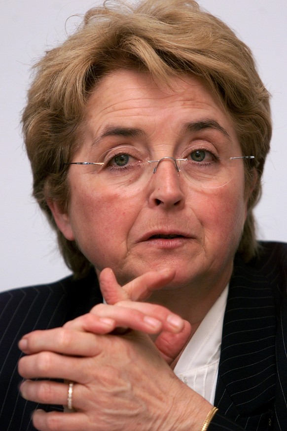 La conseillere d'etat vaudoise Jacqueline Maurer-Mayor photographiee ce jeudi 2 mai 2002 lors d'une conference de presse. (KEYSTONE/Fabrice Coffrini)