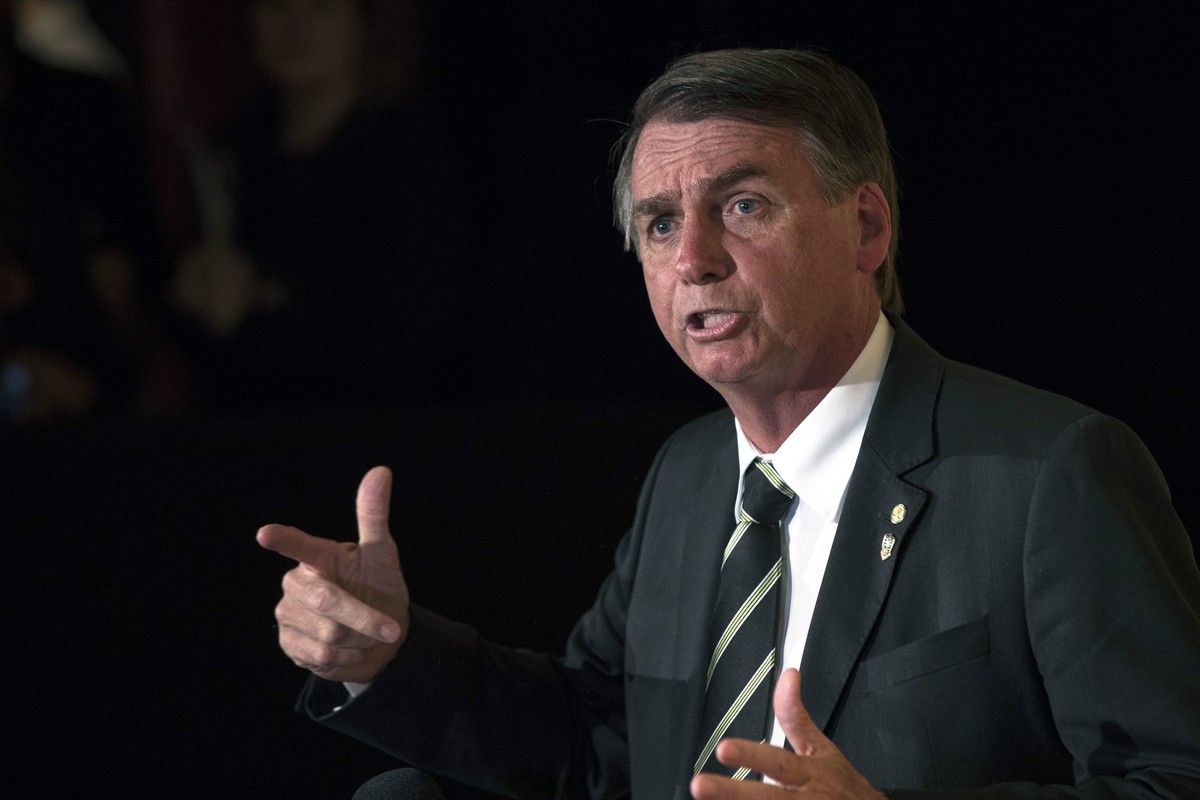 epa06354297 Brazilian right-wing congressman, Jair Bolsonaro, possible candidate of the far right for the Brazilian Presidency in 2018, participates in an event in Sao Paulo, Brazil, 27 November 2017. ...