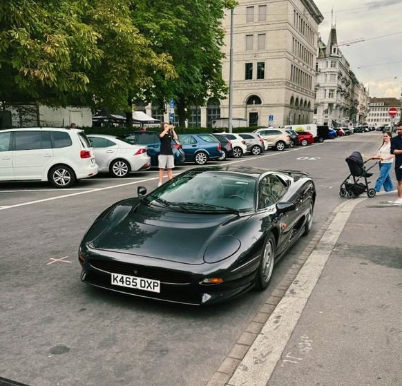 FOrd GT, Jaguar XJ220
https://www.instagram.com/swissautomotive/