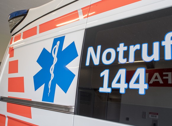 Mit seinem Privatauto ist ein Angehöriger eines Patienten der Ambulanz gefolgt - und missachtete Verkehrsregeln sowie Rotlichter. (Themenbild)