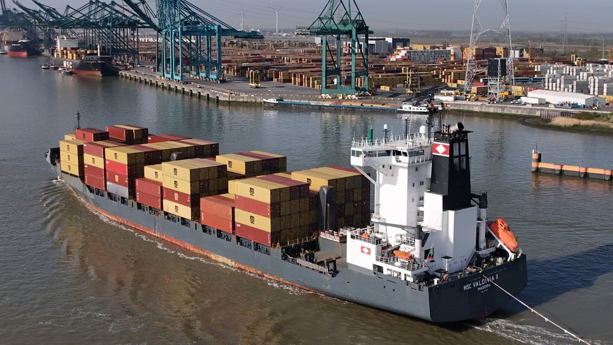 epa12876943 MSC Valdivia container cargo (IMO 9333395) enters Antwerp Harbour during a visit by Swiss Federal Councillor for Justice and Police Beat Janst in Belgium, 09 April 2026. Janst's visit ...