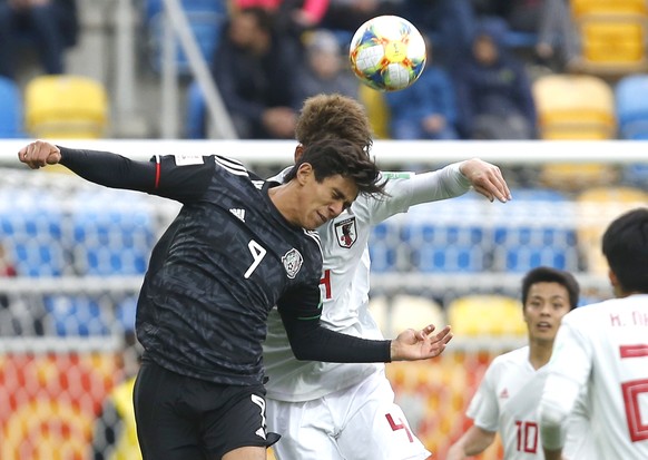 Mexico&#039;s Jose Macias, left, and Japan&#039;s Ayumu Seko jump for the ball during the Group B U20 World Cup soccer match between Mexico and Japan in Gdynia, Poland, Sunday, May 26, 2019. (AP Photo ...