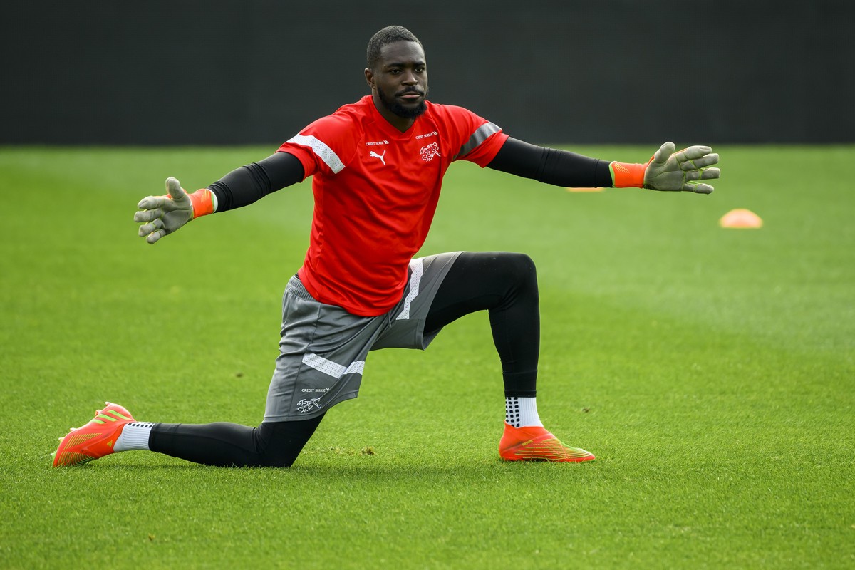 Switzerland's goalkeeper Yvon Mvogo warms up during a training session on the eve of the UEFA Nations League group A2 soccer match between Spain and Switzerland at the Romareda stadium in Zaragoz ...