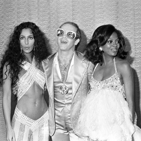 RECORD DATE NOT STATED Cher, Elton John and Diana Ross at the Rock Music Awards 1975 EDITORIAL USE ONLY PUBLICATIONxINxGERxAUTxSUIxONLY Copyright: xGaryxLewisx