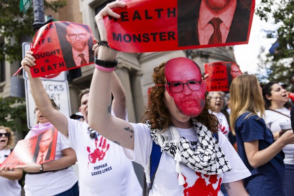 epa12346412 Protesters rally against Director of the Office of Management and Budget (OMB) Russell Vought, as well as US President Donald Trump, for attempting to cancel some of the 6 billion USD in f ...
