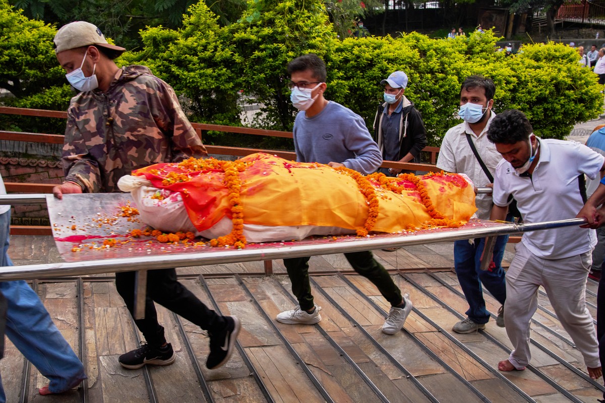 Relatives carry the body of a victim of flash floods to a crematorium in Kathmandu, Nepal, Wednesday, Sept. 2, 2026. (AP Photo/Dar Yasin)
Nepal Flash Floods