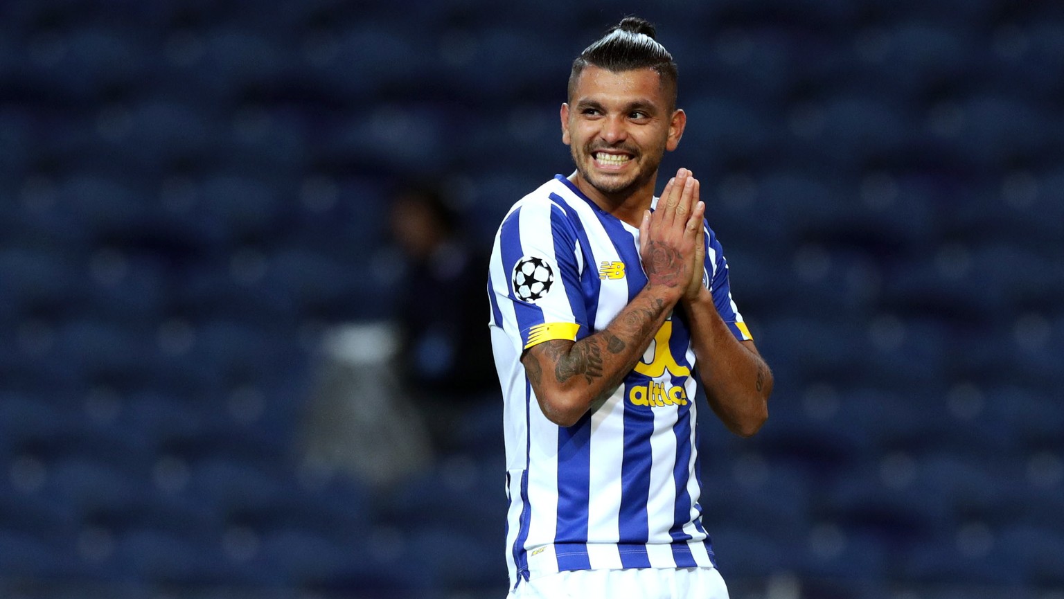 epa08796908 FC Porto&#039;s Jesus Corona reacts during their UEFA Champions League soccer matchwith Olympique de Marseille held at Dragao stadium, Porto, Portugal, 3rd November 2020. EPA/ESTELA SILVA