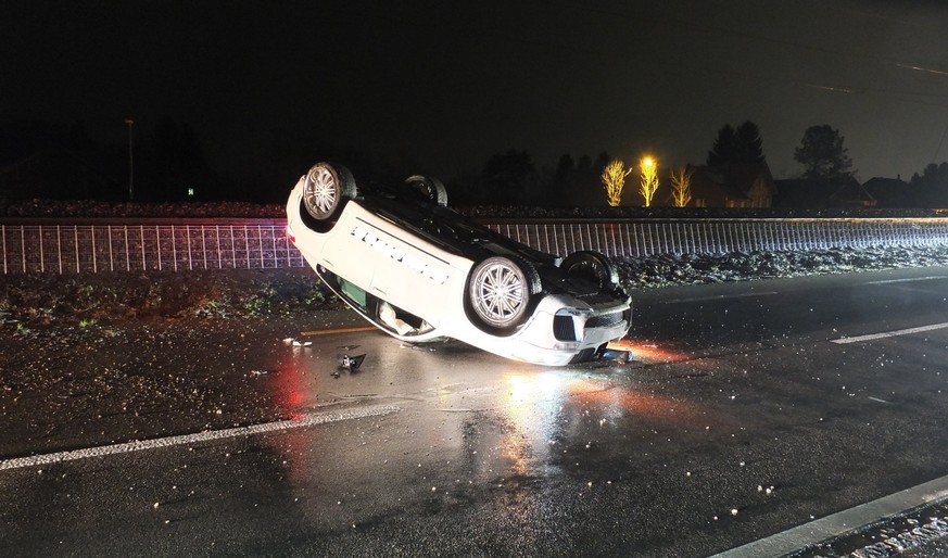 Auf der Hauptstrasse von Rheineck nach St. Margrethen SG ist in der Nacht auf Samstag ein junger Mann verunfallt.&nbsp;