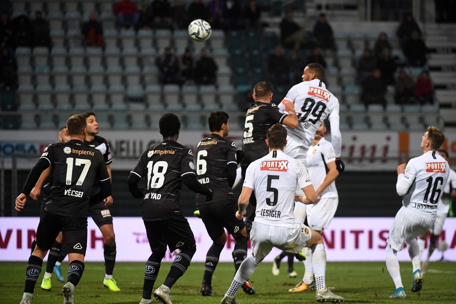 Lugano&#039;s player Mijat Maric and Young Boys&#039; player Guillaume Hoarau, from left, fight for the ball, during the Super League soccer match FC Lugano against BSC Young Boys, at the Cornaredo st ...