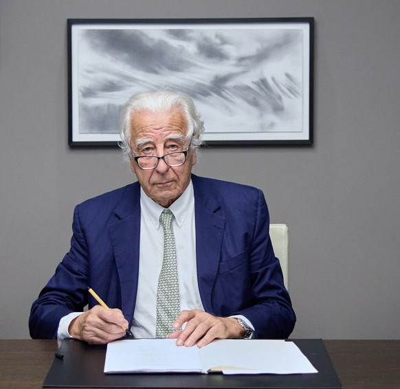 Urs Mühlebach, 78, bei der Vertragsunterzeichnung für die 100-Millionen-Spende der Stiftung für ein neues ETH-Zentrum.