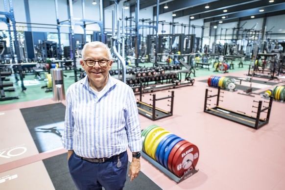 ARCHIV - ZUM PREMIUM-INTERVIEW MIT HANS-PETER STREBEL VOM EV ZUG --- Der Apotheker und Wissenschaftler Hans-Peter Strebel (genannt HP Strebel) waehrend eines Rundganges durch das Spitzensport-Zentrum  ...