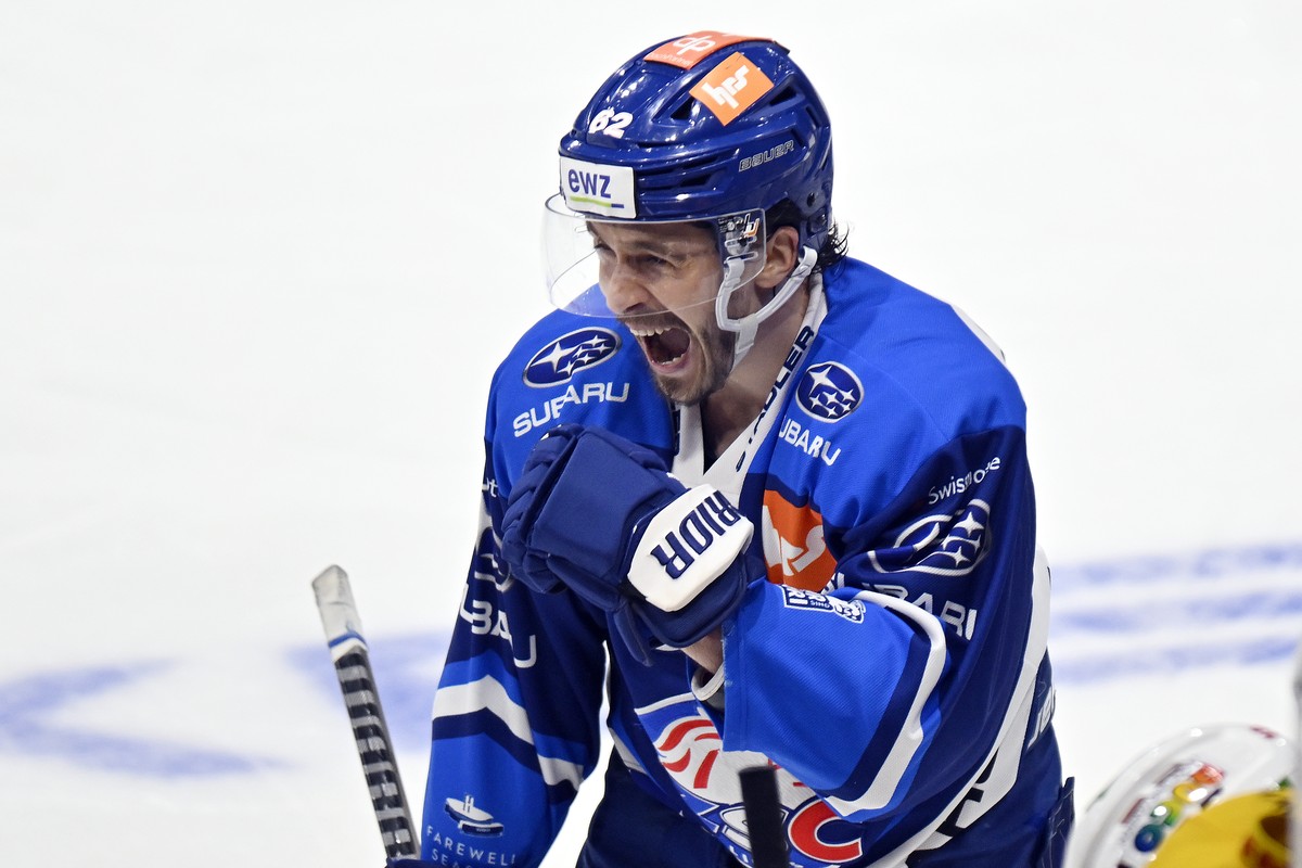 Der Zuercher Denis Malgin jubelt nach seinem Tor zum 2-0 fier die Lions im siebten Eishockey Playoff-Viertelfinalspiel der National League zwischen den ZSC Lions und dem EHC Biel-Bienne im Hallenstadi ...