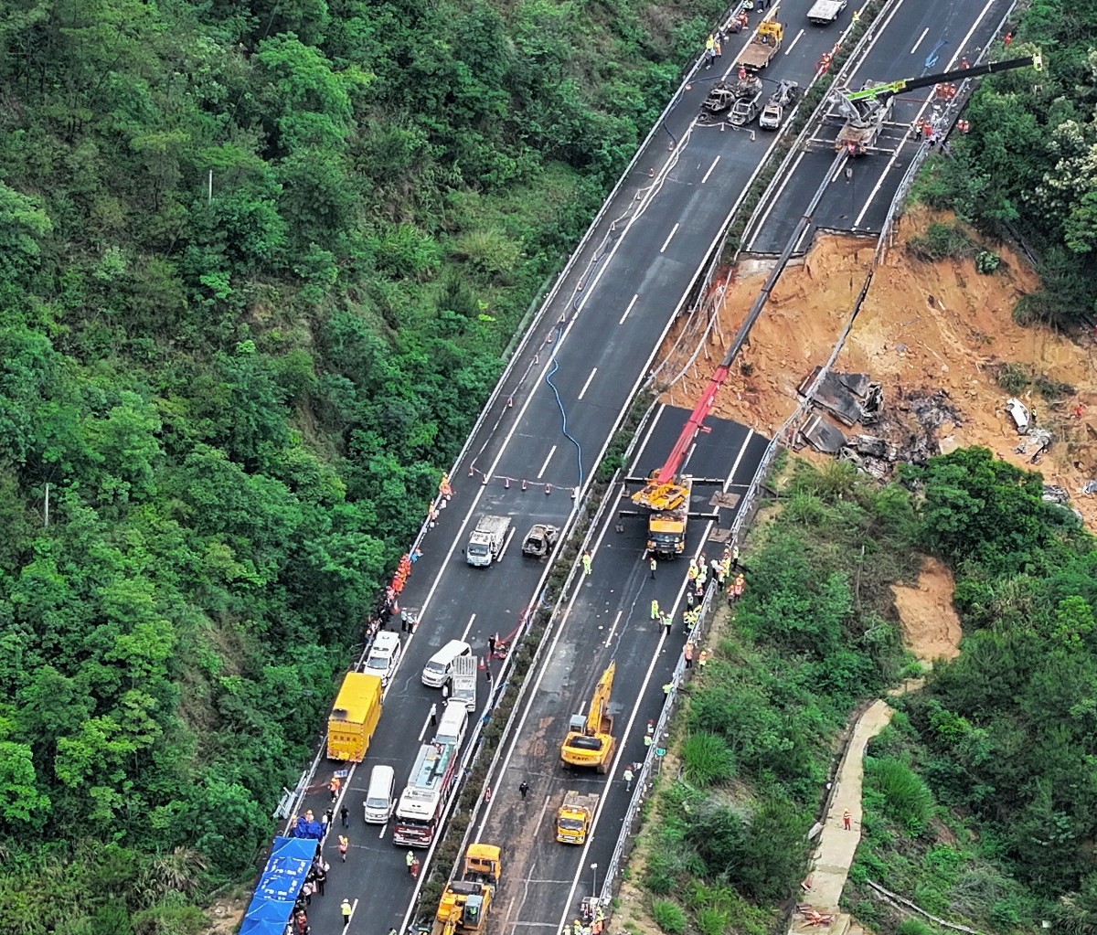 L'autoroute s'est effondrée dans la province du Guangdong, dans le sud de la Chine.